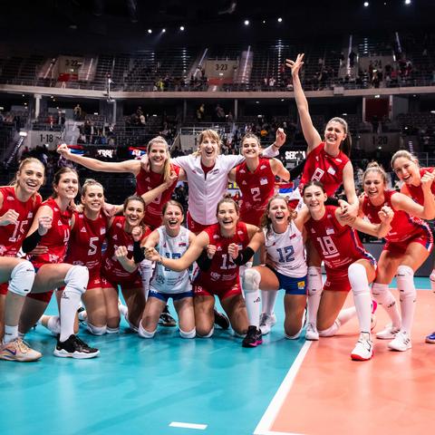 中国女排再创辉煌，3-0力克塞尔维亚女排，豪取两连胜！