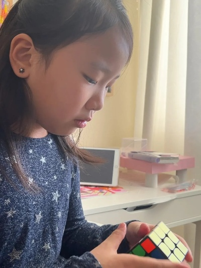 小学生解锁新技能,加密通话与8秒魔方还原的奇妙旅程 小学生解锁新技能,加密通话与8秒魔方还原的奇妙旅程